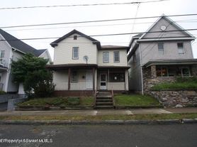 2031 Delaware St, Scranton, PA