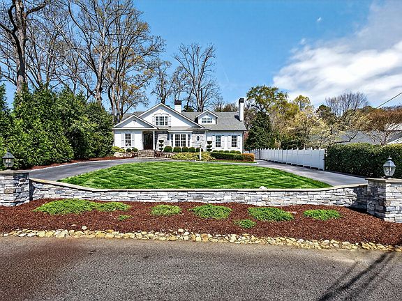 3rd image of 414 Yarmouth Rd