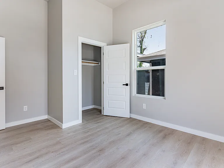 215 Delmar St #2 — Photo 14