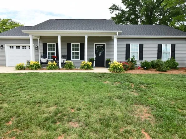 5785 Marty Ln, Clemmons, NC 27012
