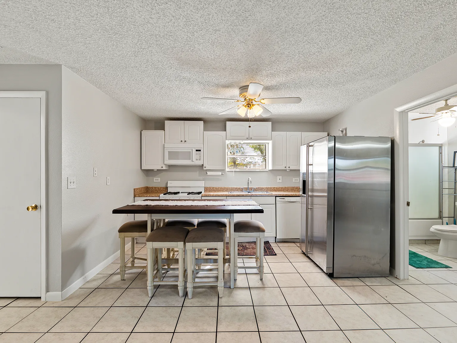 2 bed, 900 sqft, $2,000 — Photo 4