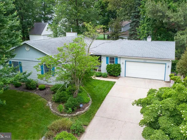6029 Greenbriar Ter, Fayetteville, PA 17222