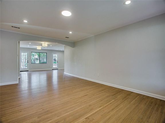 5th image of 2536 Whitewood Dr