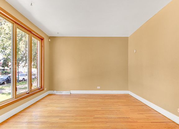 2nd image of 4733 S La Crosse Ave
