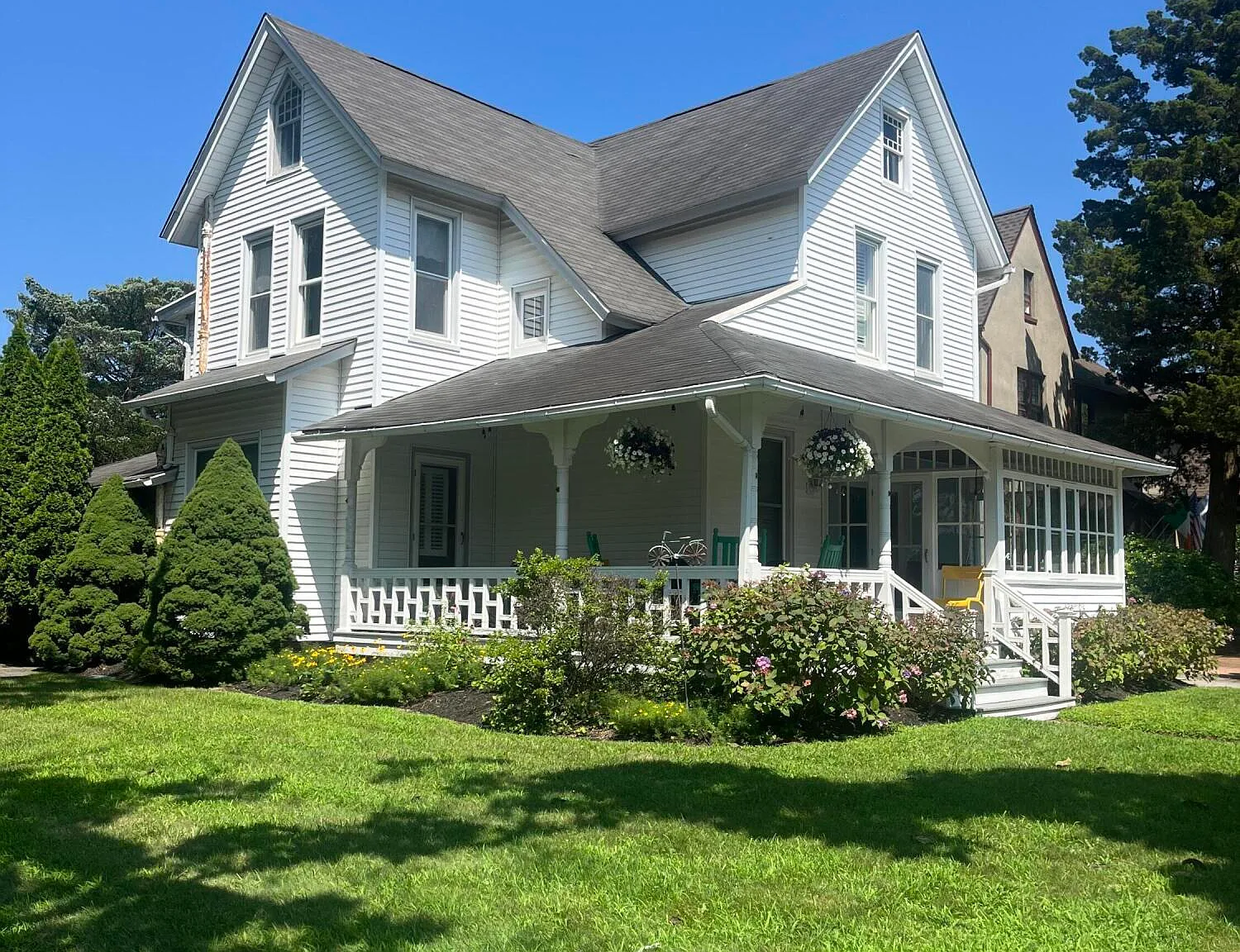 3 bed, 1.5 bath, 1969 sqft, $3,200 — Photo 1