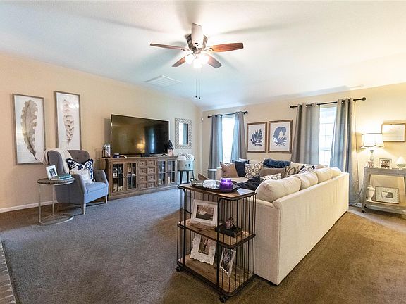 3rd image of 2509 Laura Ln