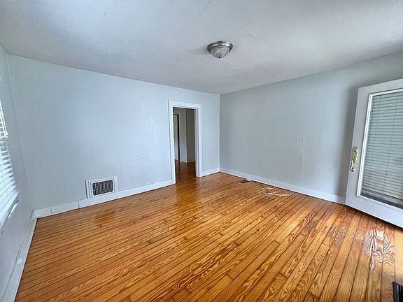 4th image of 438 Stanley Ave #1