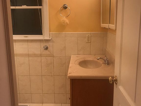 5th image of 65 Babylon Ave #2