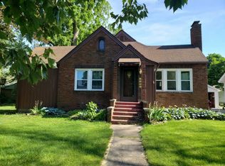 2019 E Jackson St, Bloomington, IL 61701