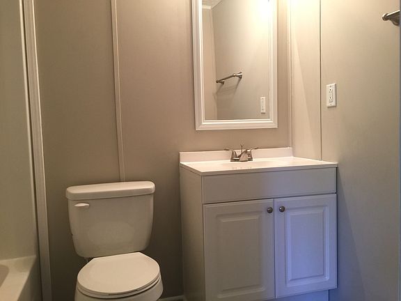3rd image of 64 Red Oak Dr