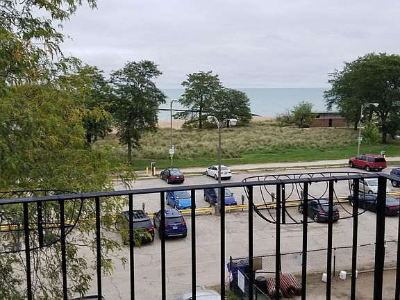 2nd image of 1221 W Greenleaf Ave APT 1N