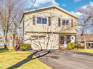 13 Washington St, Landing, NJ 07850
