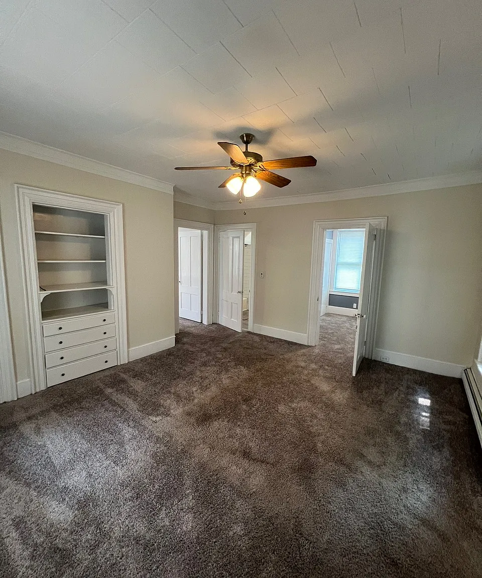 3 bed, 1300 sqft, $2,600 — Photo 3