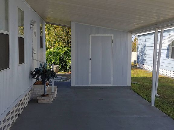 3rd image of 49 Charlotte Cir W