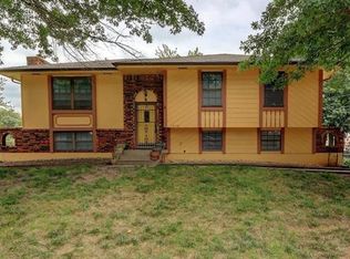 17112 E Cheyenne Dr, Independence, MO 64056