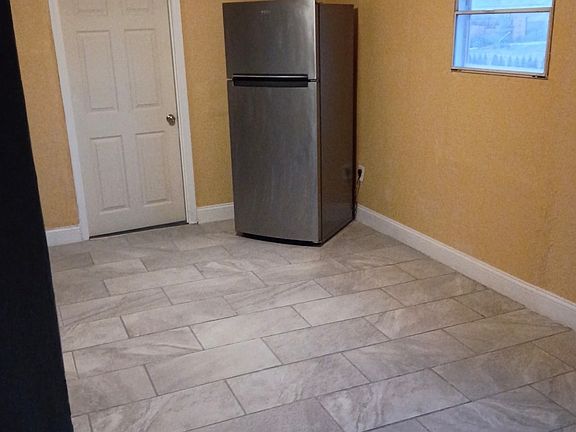 4th image of 908 West St