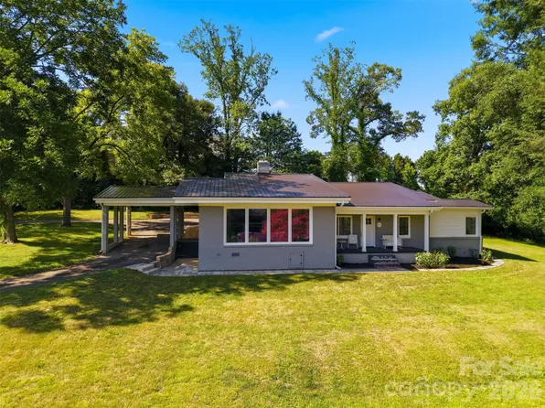 104 31st Ave NE, Hickory, NC 28601