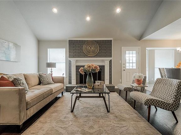 4th image of 4817 Creekridge Pl