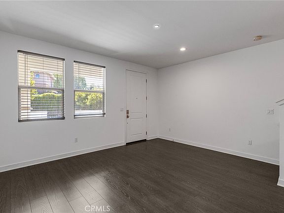 4th image of 77 Jensen Ct
