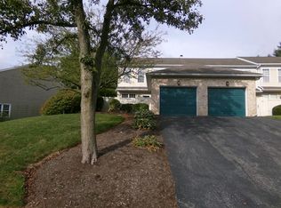 140 Pinnacle Point Dr, Lancaster, PA 17601