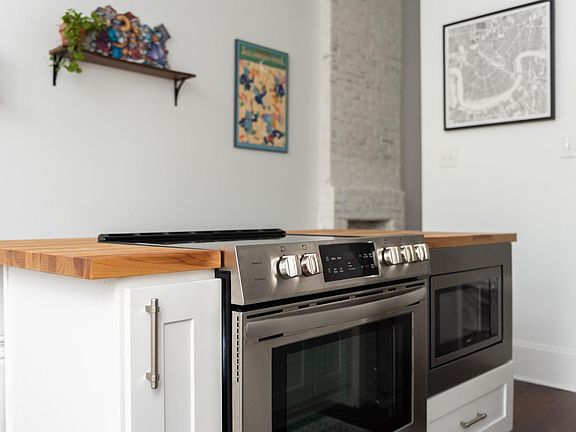 5th image of 1040 Louisa St