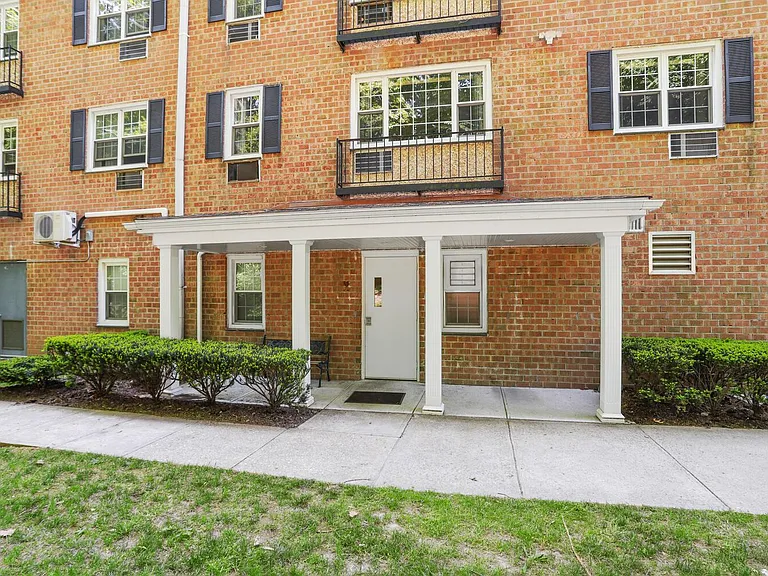 3 Consulate Dr #4F — Photo 28