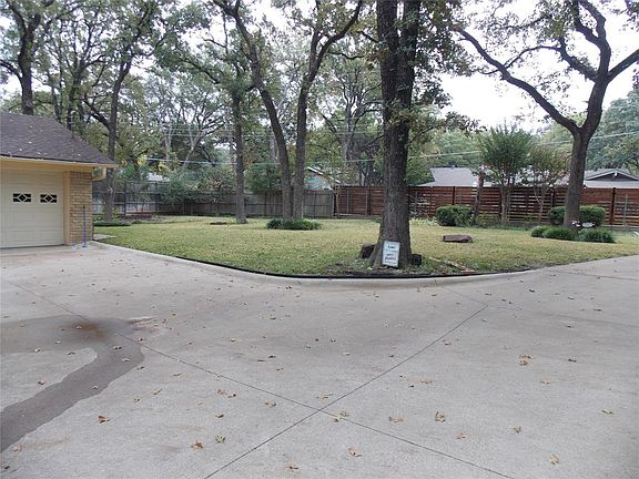 2nd image of 3412 Woodford Dr