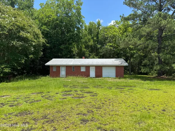 11085 Sam Potts Highway, Lake Waccamaw, NC 28450