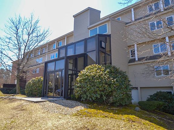 3rd image of 2 Duck Pond Rd APT 122