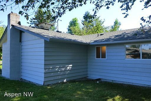 3rd image of 4420 Sunset Dr W