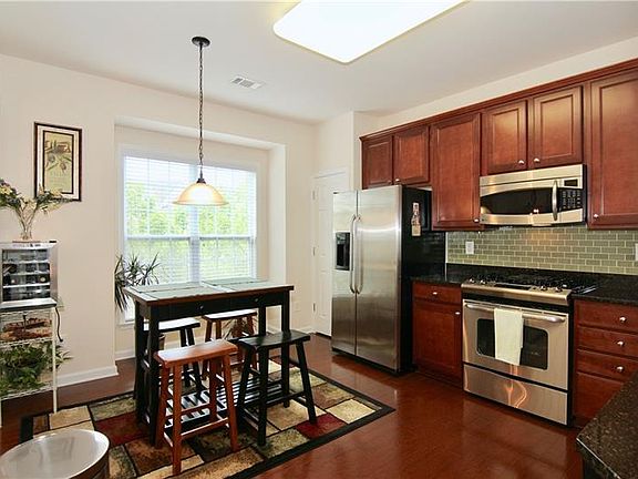 3rd image of 2126 Wylmoor Way SE
