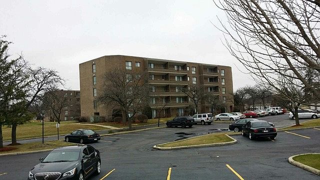 1st image of 7 E Carriageway Dr APT 209
