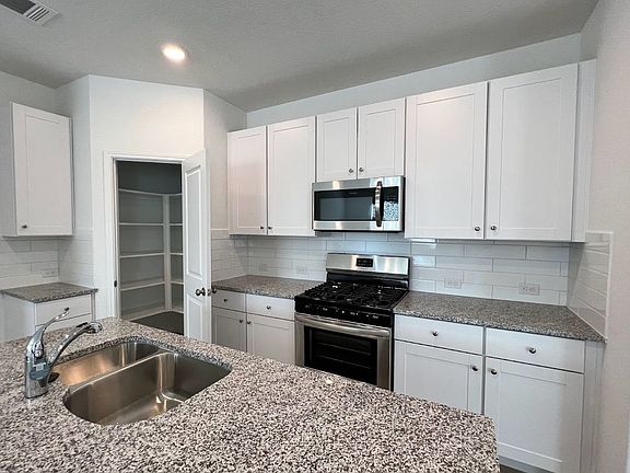 4th image of 13322 Savory Place St