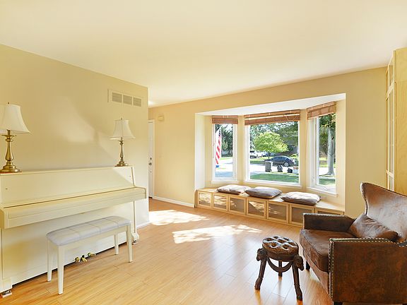 2nd image of 22269 Brookfield Dr