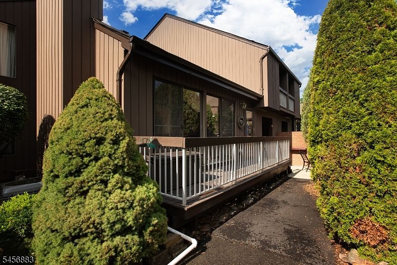 1st image of 3722 Bloomingdale Dr