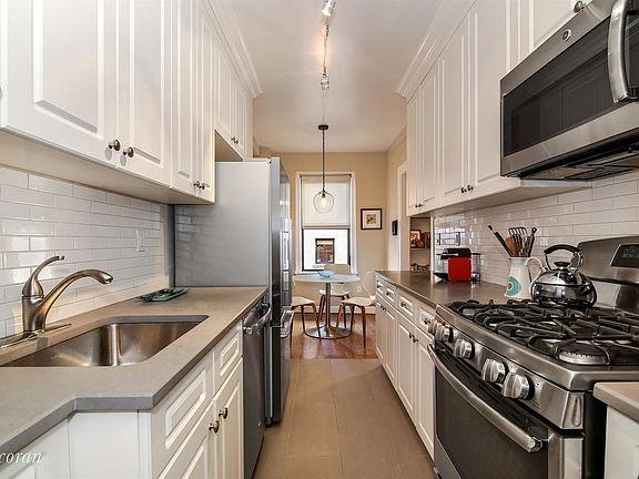4th image of 871 W End Ave #7D