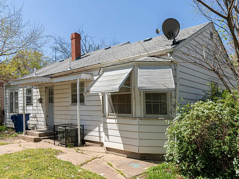 654 N Glendale St — Photo 24