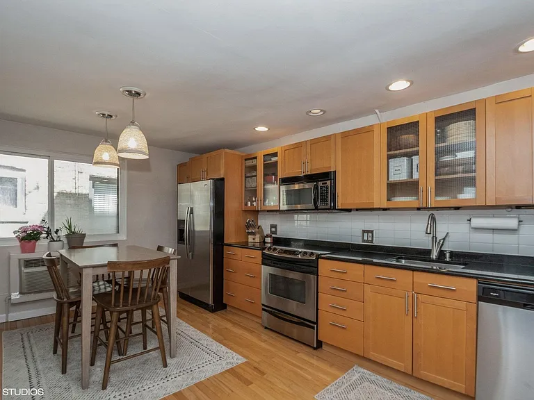 3732 N Pine Grove Ave #2BC — Photo 3