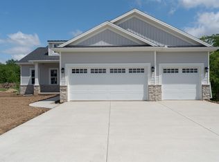 2702 Handel Dr, Bloomington, IL 61704