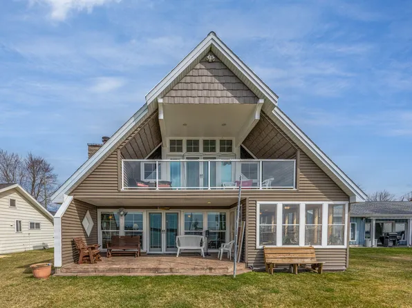 11135 Hahn Beach Dr, Evart, MI 49631
