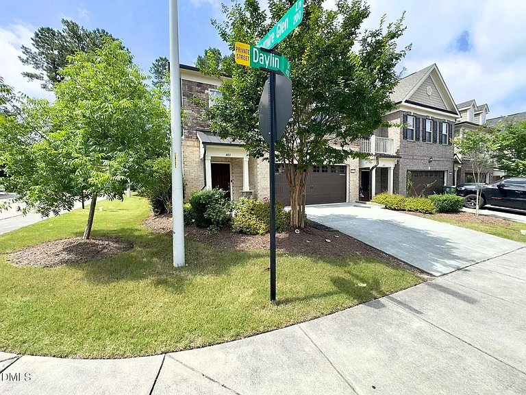 403 Daylin Dr — Photo 2