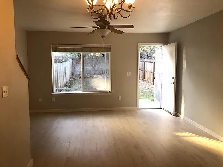 1245 Hartley St — Photo 9