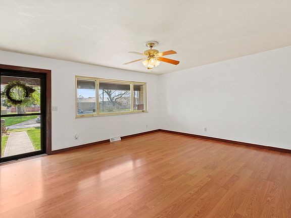 5th image of 121 Nelson Ave