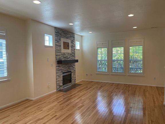 3rd image of 1735 11th Ln NE