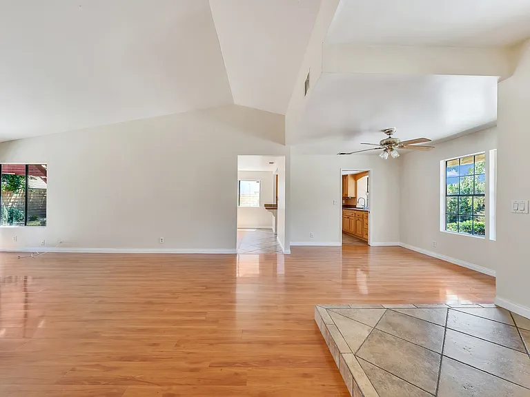 156 Appletree Ave — Photo 5