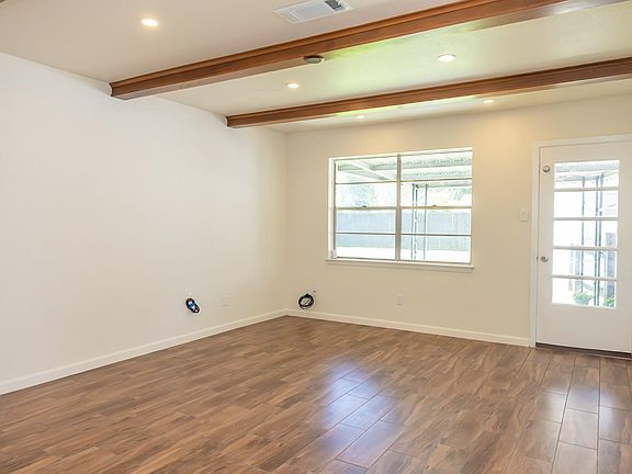 4th image of 9011 Grape St