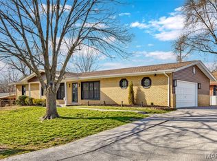 1011 Geringer Ct, Saint Louis, MO 63135
