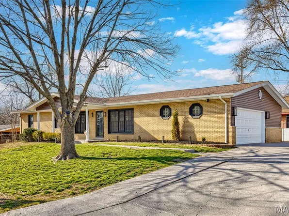 1011 Geringer Ct, Saint Louis, MO 63135