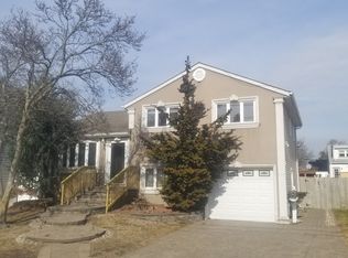156 Chestnut St, Rochelle Park, NJ 07662