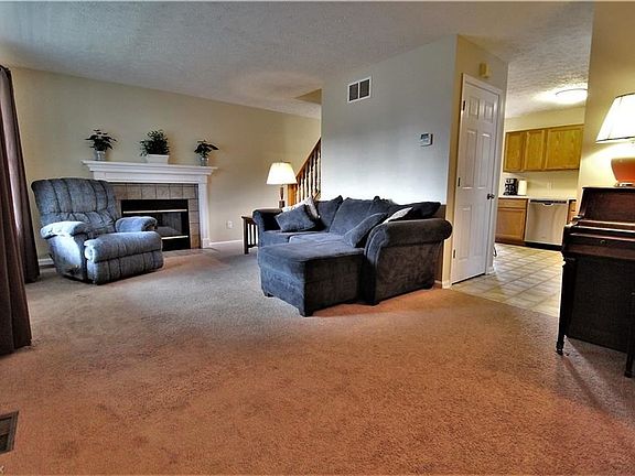 4th image of 743 Marguerite Ave